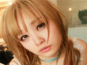 金髪ギャルなのに童貞に超優しい!可愛い容姿から想像もつかない剛毛マ●コに見た目と裏腹の性格で水着にエロコスで射精のお手伝いｗ 花音うらら　サンプル画像11